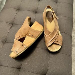 Super comfy Bussola wedge sandal
